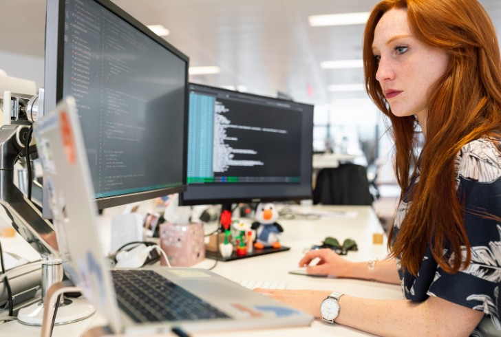 Pexels | ThisIsEngineering | Travis Lindemoen, a tech insider, emphasizes the power of AI, cybersecurity, and data analytics.